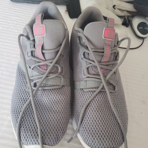 New Balance sneakers. Gray size 9.5